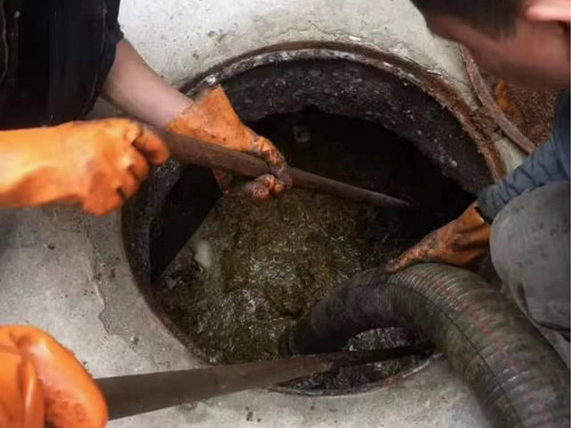 余江清理化粪池时如何避免沼气的危害?